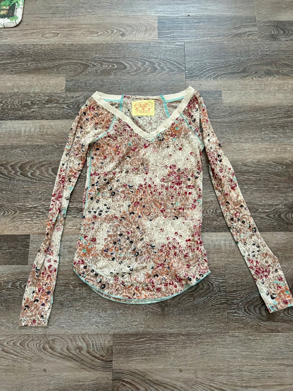 Free People Women’s Long Sleeve Semi Sheer V neck Size Medium